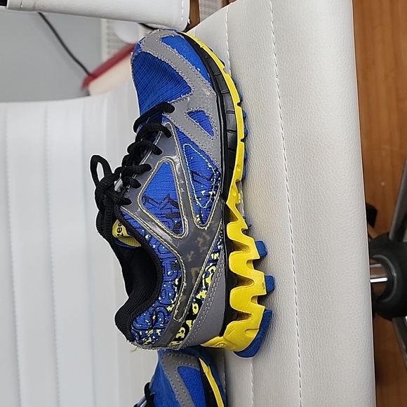 New Reebok boys shoe - Picture 3 of 4